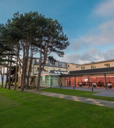 marine-hotel-sutton-exterior-02